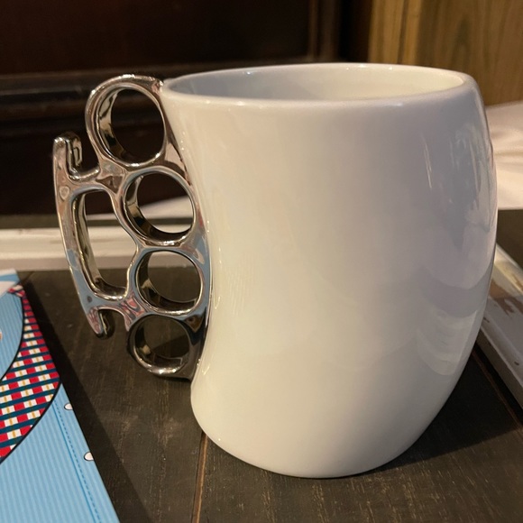 Knockout Fred silver and white brass knuckles mug and Father’s Day card. - Picture 2 of 7